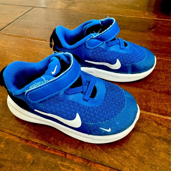 Blue, toddler Nike Revolution 7 sneakers - size 7 - Picture 1 of 5